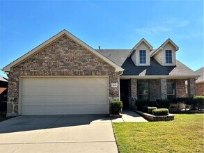 Building Photo - 9605 Straightaway Dr
