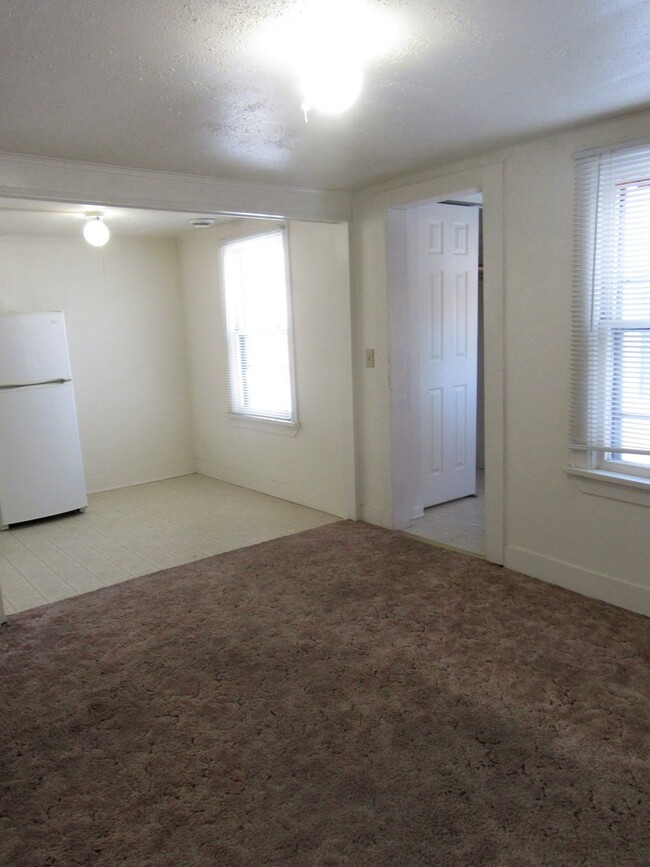 Building Photo - l518