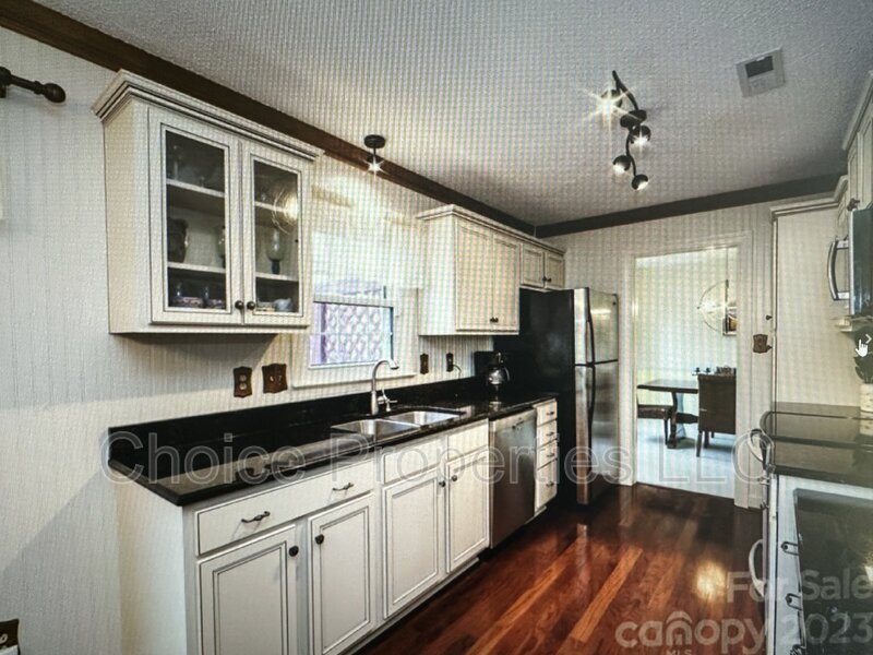 Primary Photo - 923 Somersby Ln