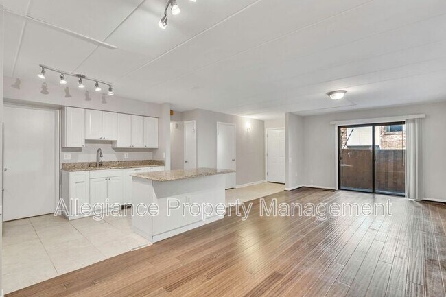 Building Photo - 1643 Kenwood Ave