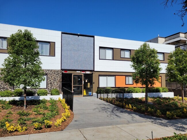 Building Photo - 130 S Adams St
