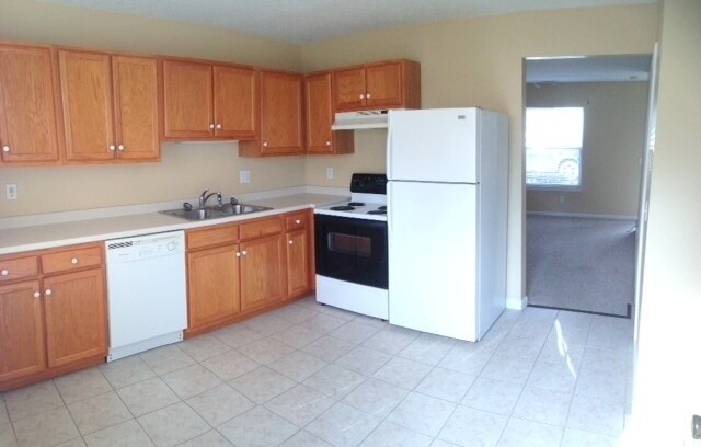 Foto del edificio - 2 bed 1.5 bath Duplex close to town