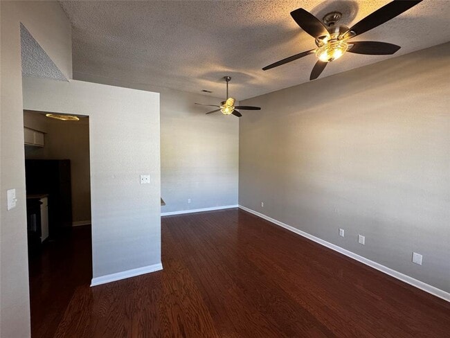 Building Photo - 1705 Crossing Pl