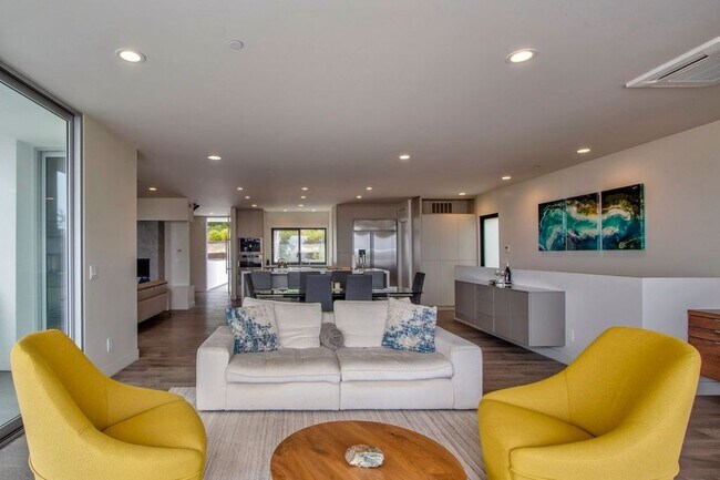 Building Photo - 13708 Pine Needles Dr