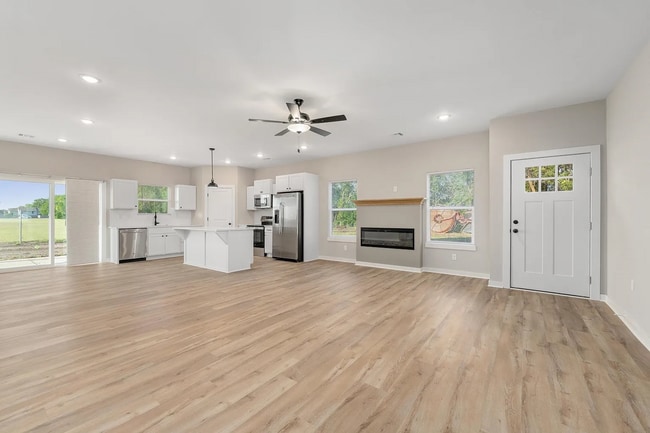 Building Photo - 2123 E Elk Rdg Ave