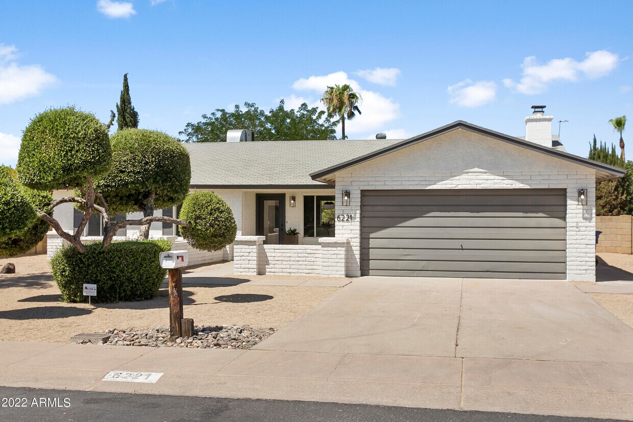 Foto principal - 6221 E Evans Dr
