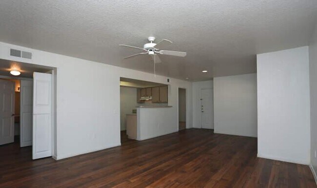 Building Photo - 3 bedroom in Conroe TX 77301