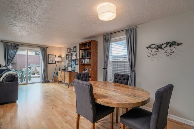 Foto del edificio - 6705 NE Mallory Ave