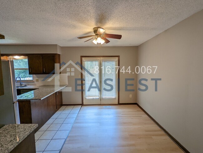 Building Photo - 609 SE Bayberry Ln