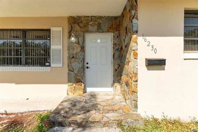 Building Photo - 16230 SW 106th Ave