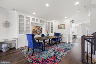 Building Photo - 621 Bluemont Ave