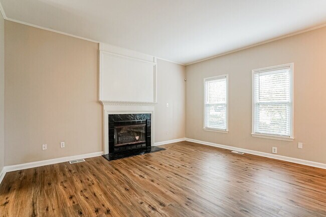 Foto del edificio - 100 Remington Woods Dr