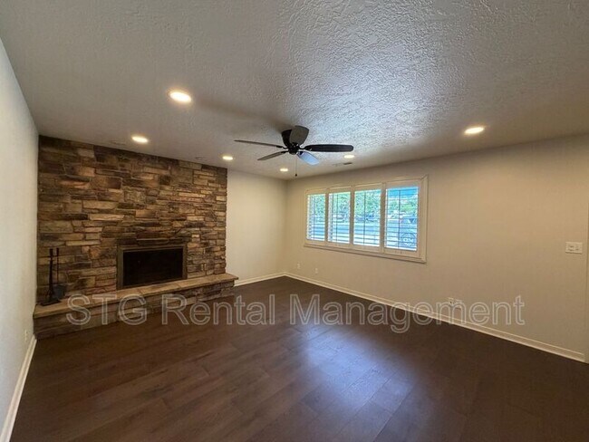 Building Photo - 696 N 600 W
