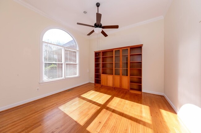 Building Photo - One level living in Williamsburg!