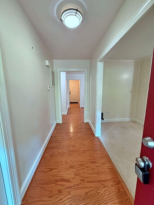 Foto del edificio - 8800 Sedbergh Dr