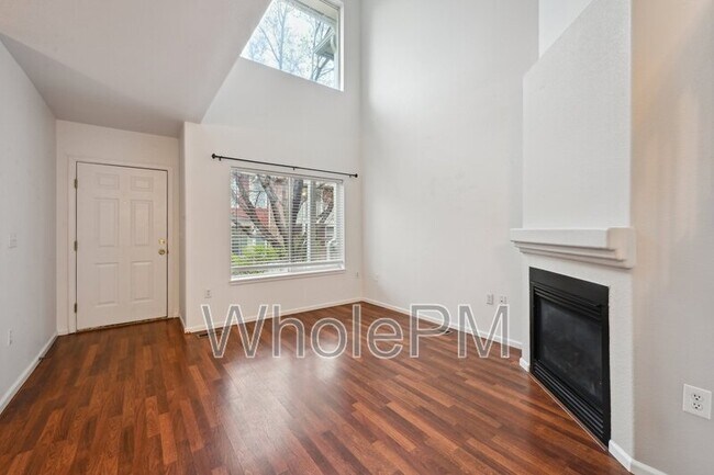 Foto del edificio - 2434 W 82nd Pl