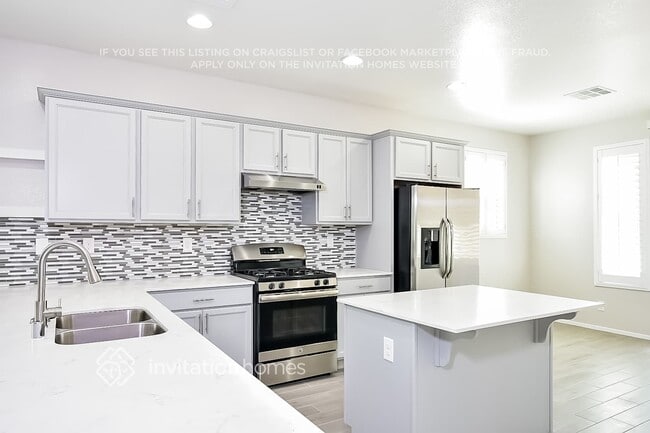 Building Photo - 219 Heathrow Lake Ave