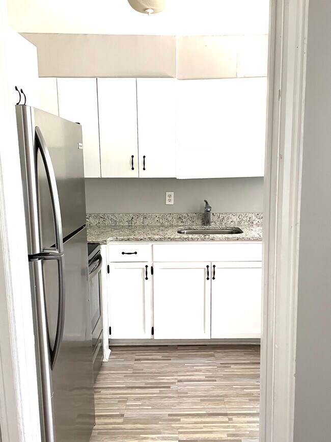 100 Lewis Dr Unit 11F, Greenville, SC 29605 Condo for Rent in