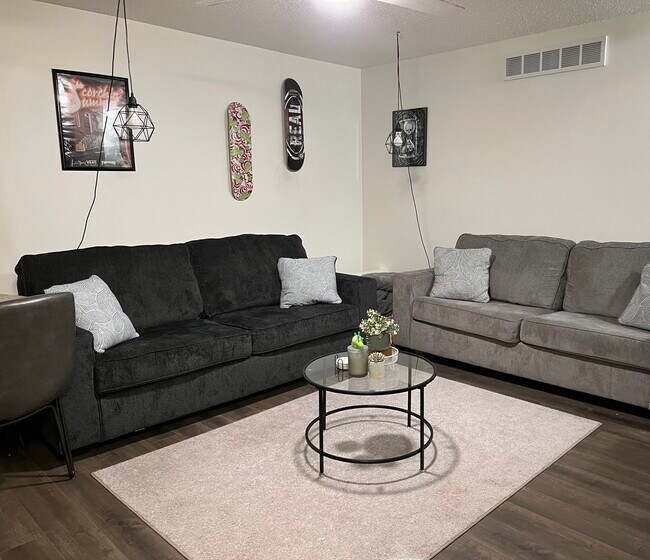Living room - 2417 Petsel Plz