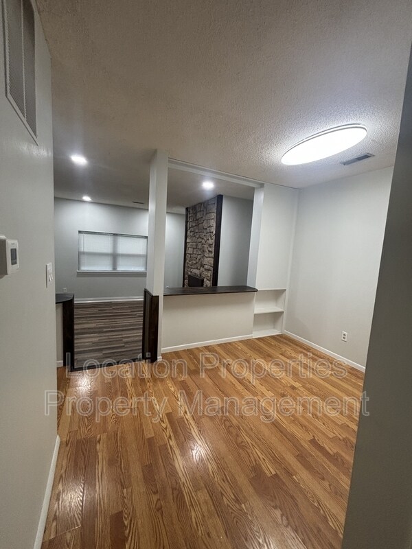 Foto del edificio - 1341 Westbrooke