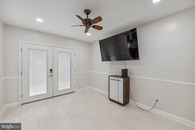 Building Photo - 6008 Waterbury Ct