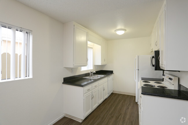 2 BR, 1 BA - 885 SF - Mesa Vista Apartment Homes