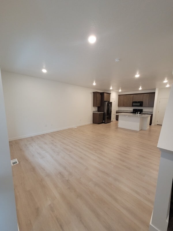 Foto del edificio - 4250 Bromwell Ct