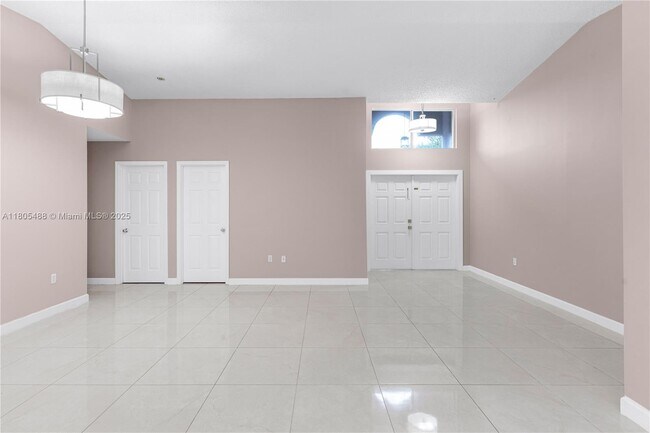 Foto del edificio - 8433 NW 189th St