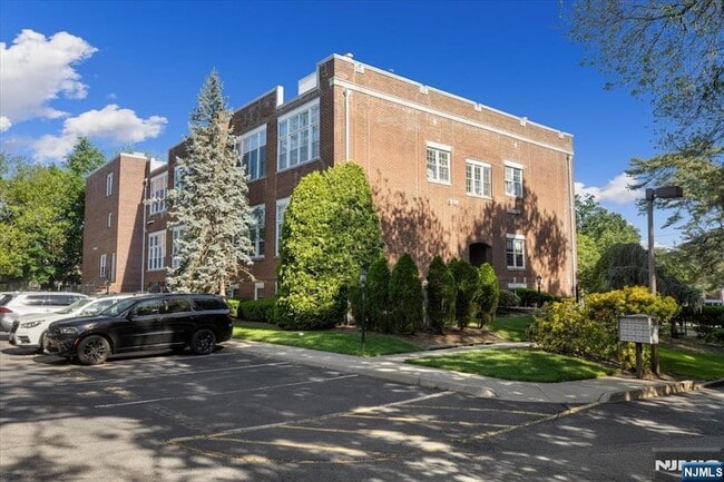 Foto del edificio - 32 Smith Ave
