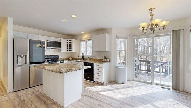 Foto del edificio - 12 Coldbrook Rd