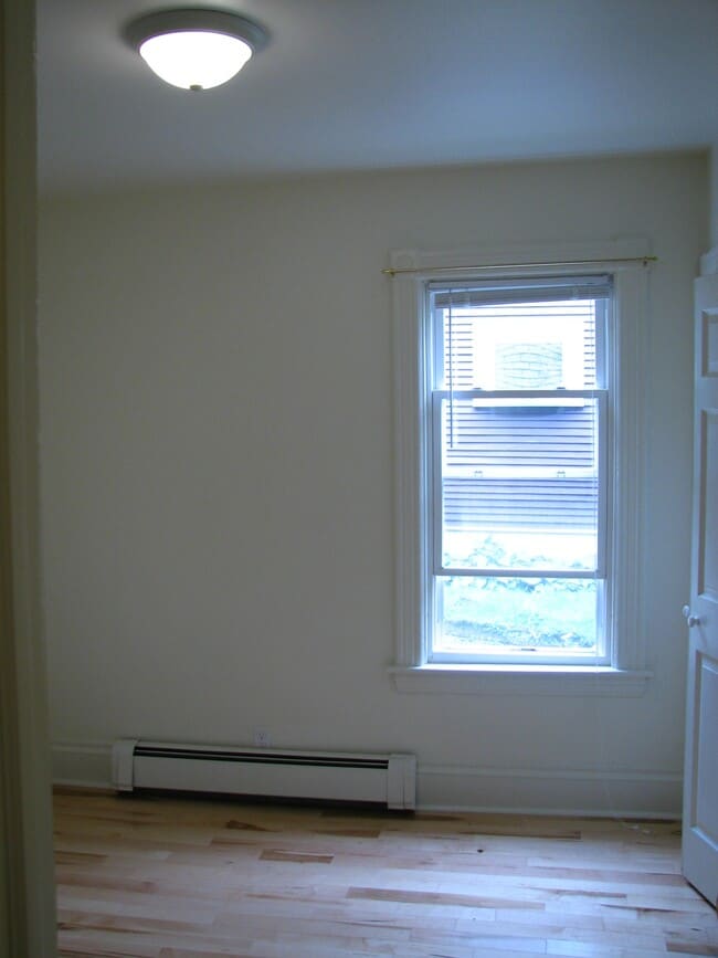 Building Photo - 384 Saint Paul St