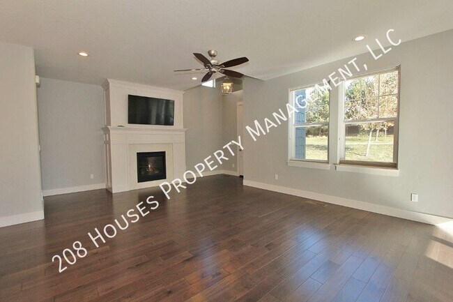 Building Photo - Immaculate Home in Harris Ranch