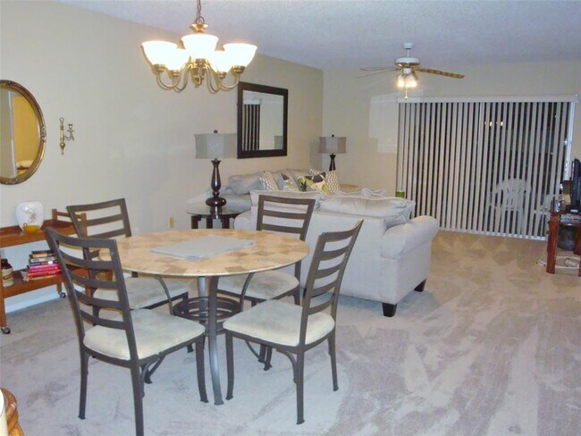 Foto del edificio - 244 Cypress Ln
