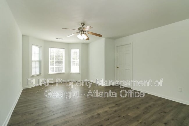 Building Photo - 1702 Stonehaven Cir