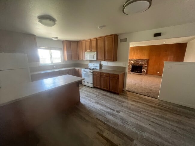Building Photo - 8822 De Ville Cir