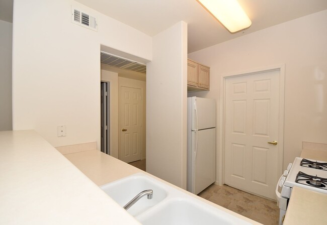 Building Photo - Cozy 1 Bedroom Condo On 2nd Floor At Vistana!