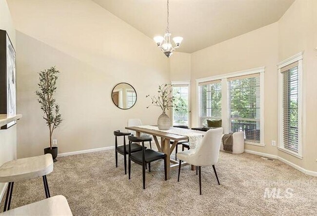 Foto del edificio - 3 Bedroom 2.5 Bath, 3 Car Garage w/Gorgeous Exterior