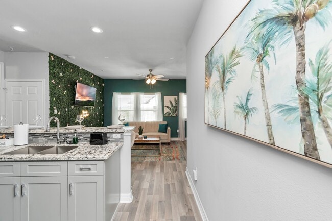 Building Photo - 7823 Gladstone St