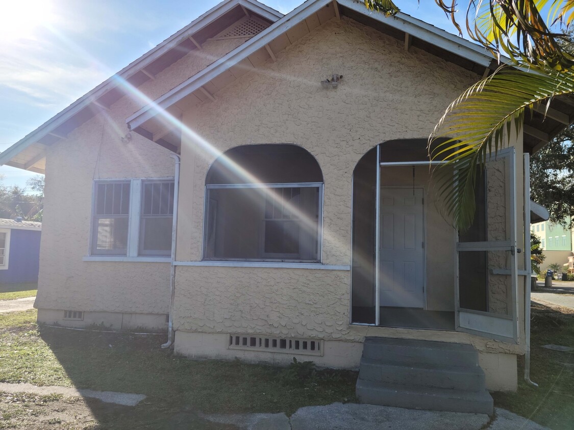 Exterior - 204 41st Ave E