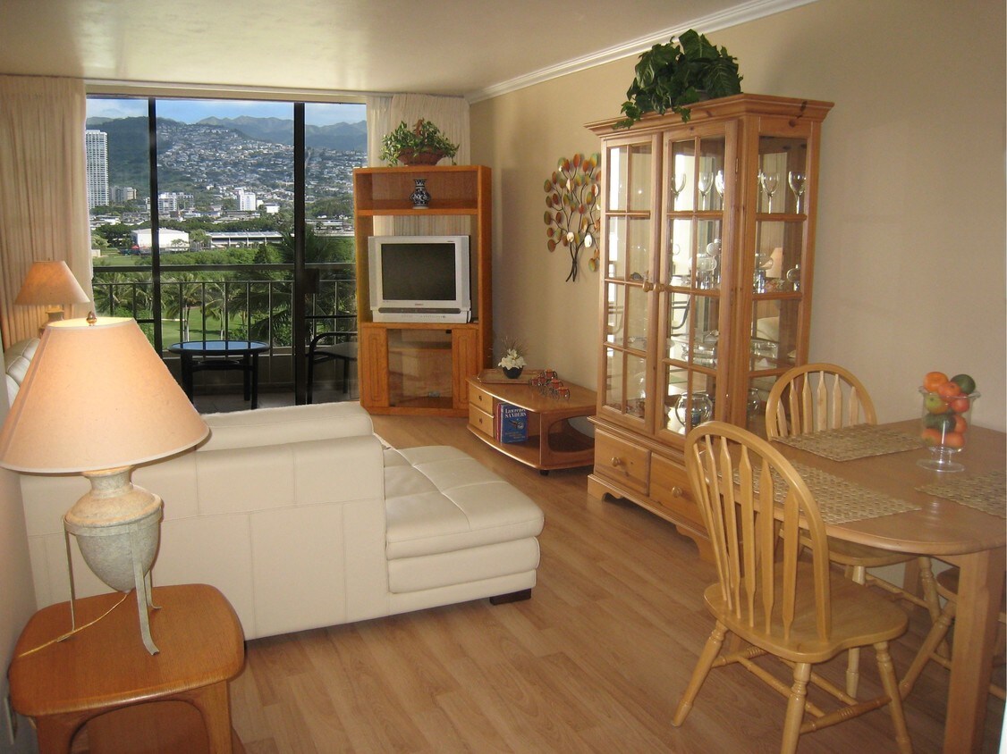 Livingroom - 440 Seaside Ave