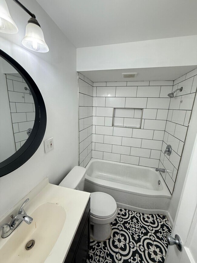 Foto del edificio - Charming 3 Bedroom Home Euclid