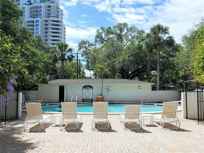 Foto del edificio - 3325 Bayshore Blvd