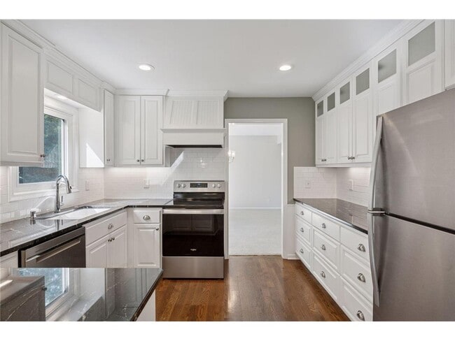 Foto del edificio - 16091 Highwood Dr