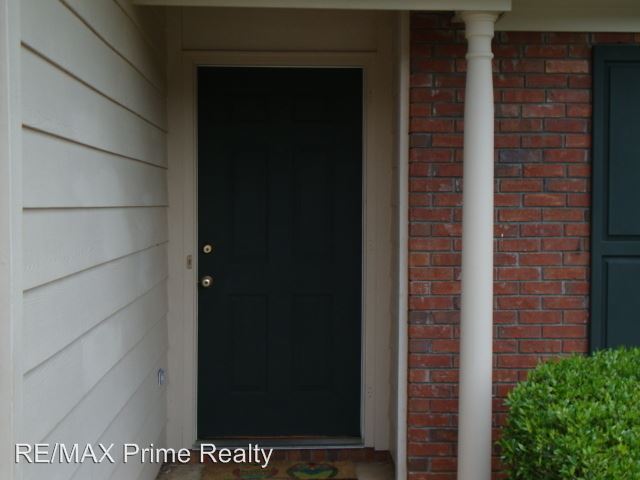 Building Photo - 2259 Birchwood Dr