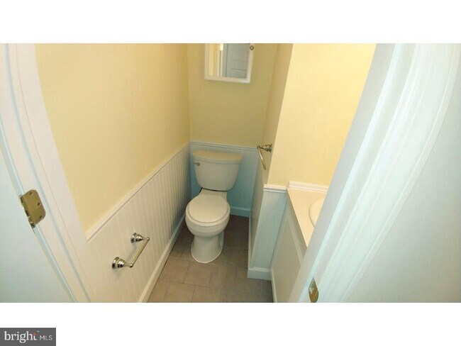 Building Photo - 8 Kayak Ct
