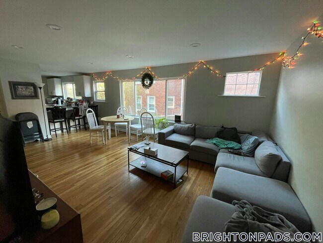 Foto del edificio - 234 Corey Rd