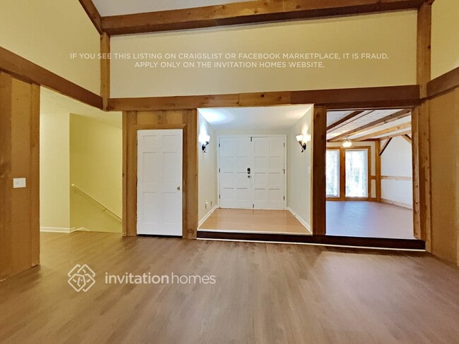 Foto del edificio - 4584 Forest Green Dr