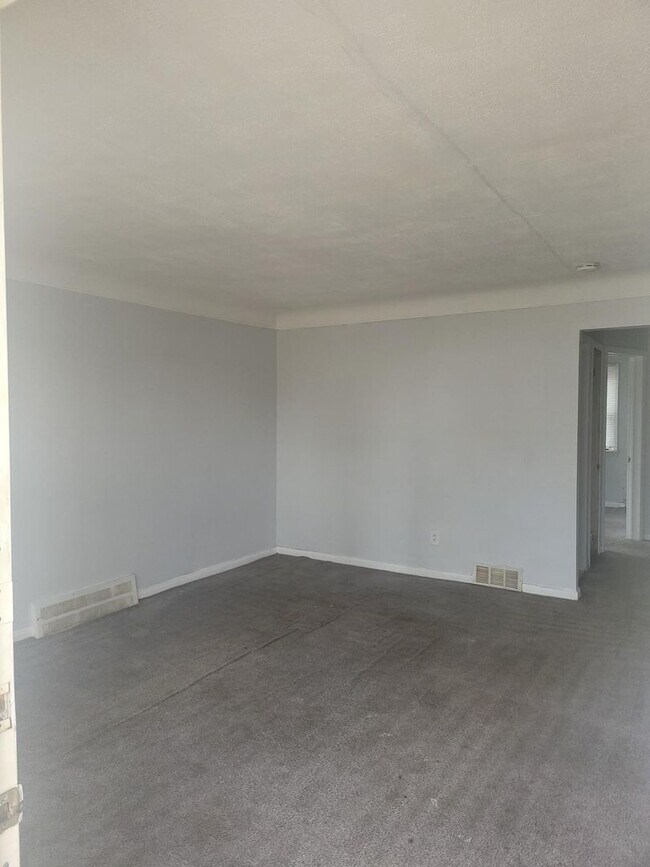 Foto del edificio - $1050 Charming 2 Bed Home