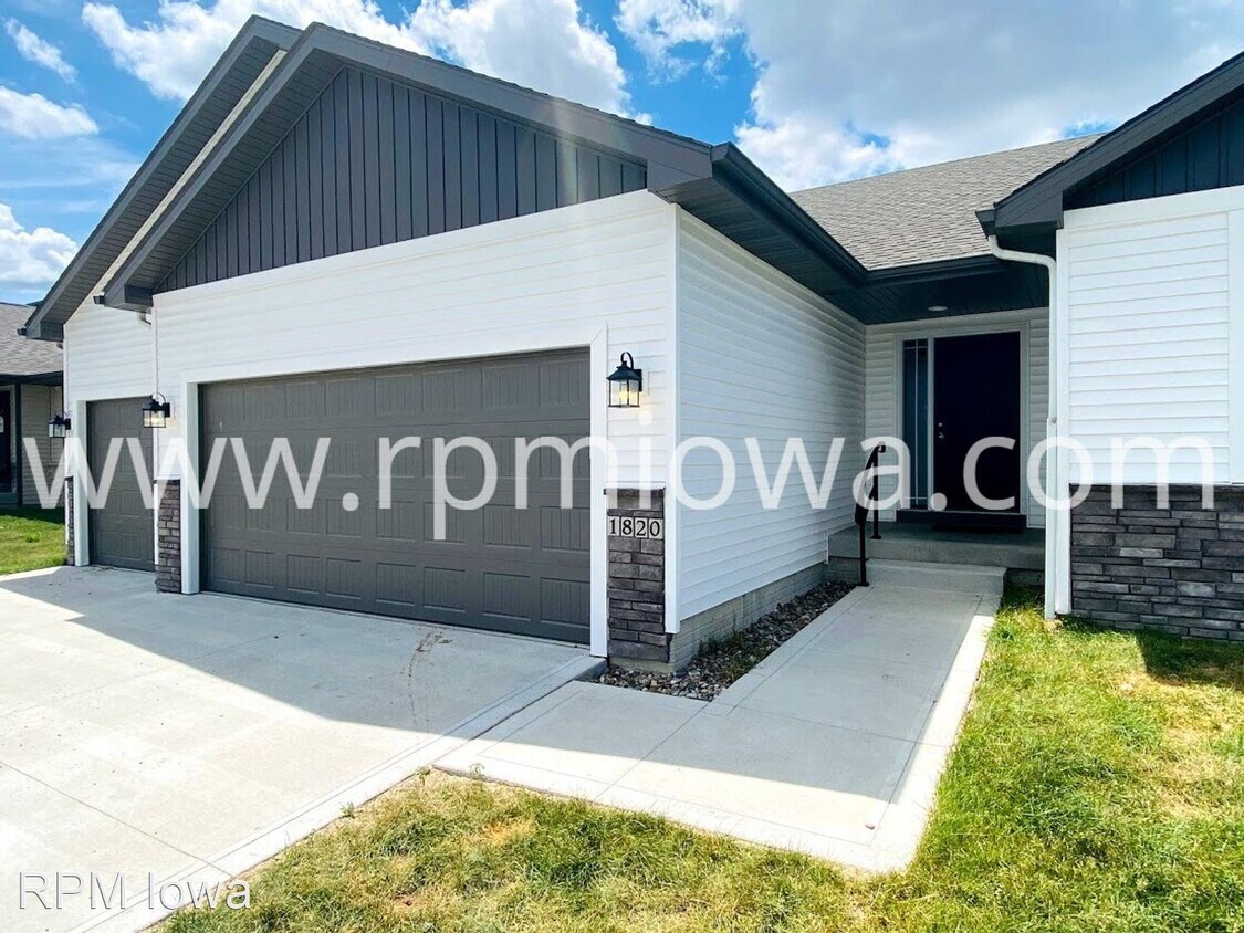 4 br, 3 bath House 1820 Southbridge Drive House Rental in Adel, IA