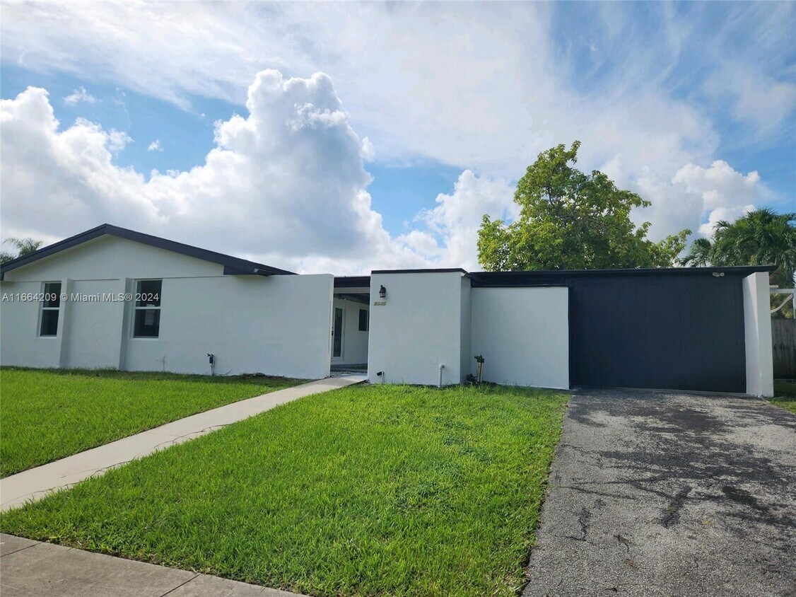 Primary Photo - 9540 SW 77th St